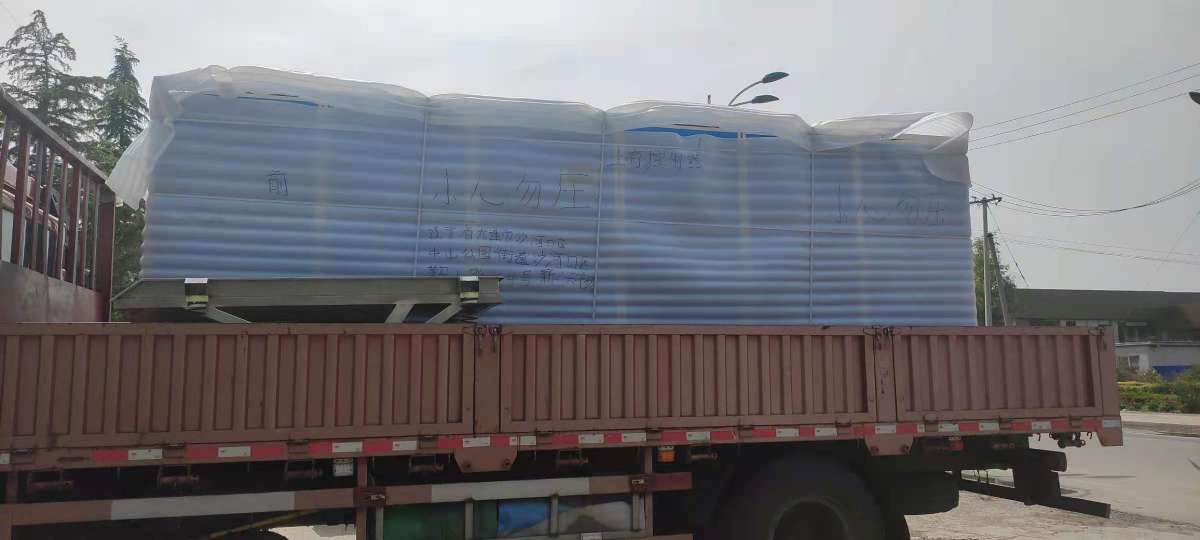 2000型铝合金外壳豆芽机和振动筛发往大连