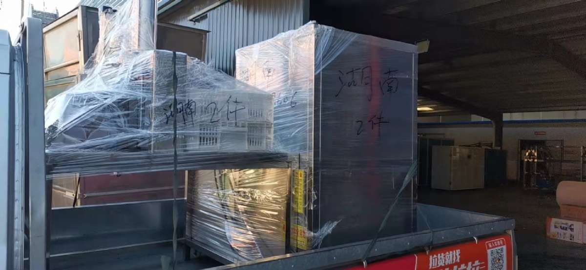 湖南的豆腐机和压榨机发货了