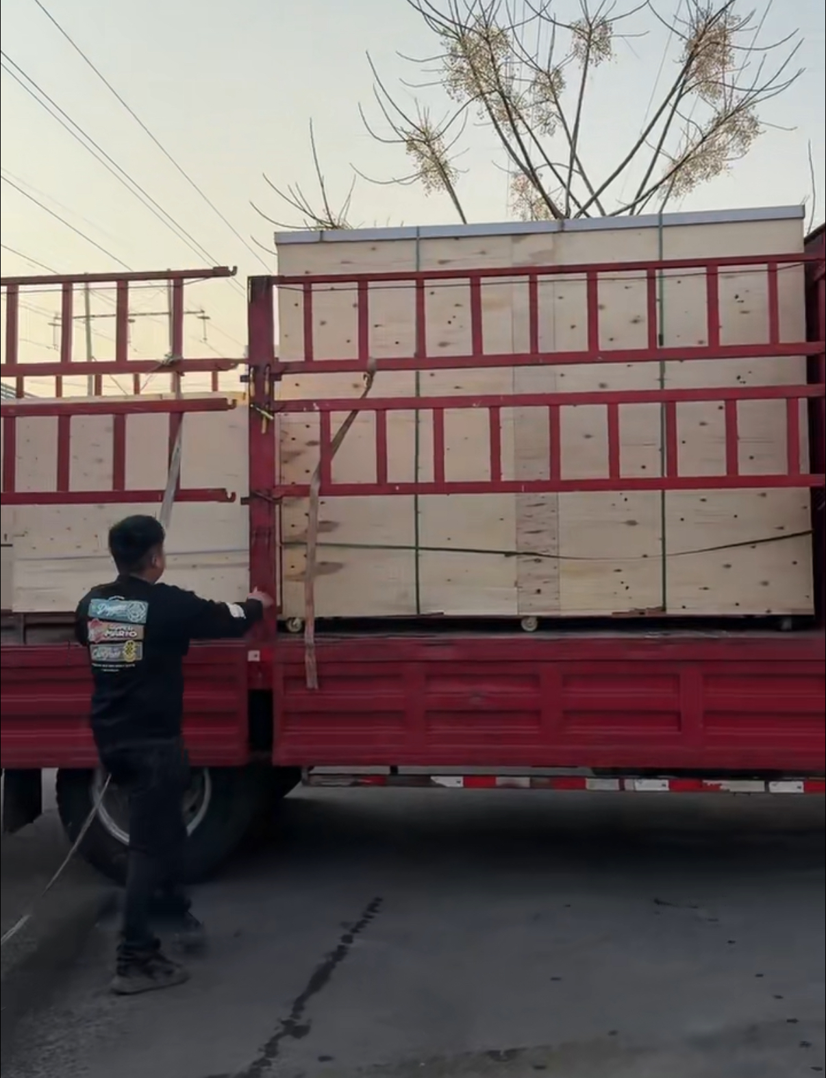 印尼客户的豆芽机打包出口中！