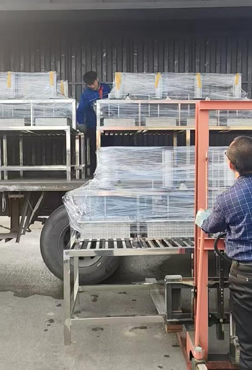 四台豆腐压榨机发往青岛