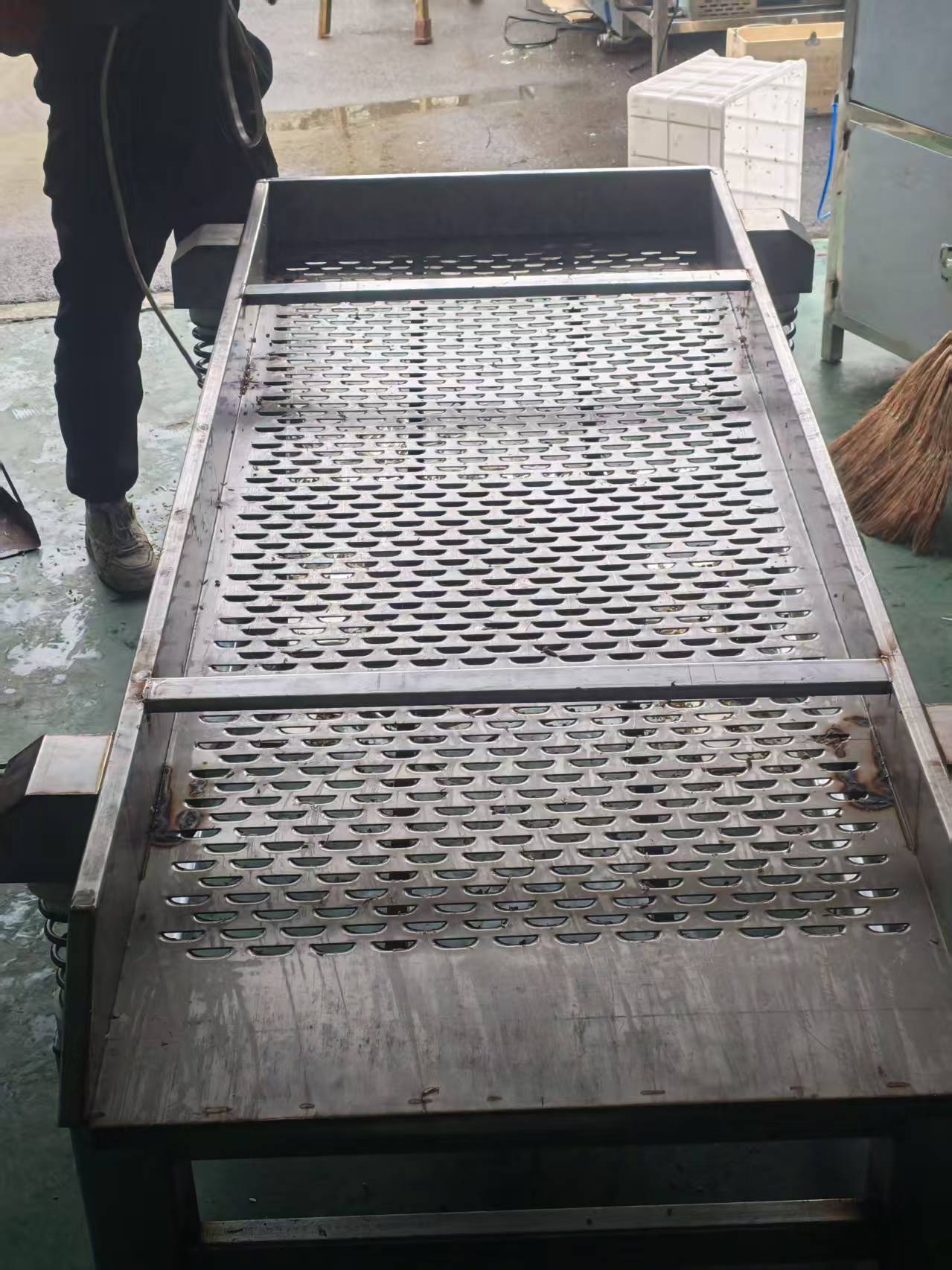 新型豆芽去壳机 商用豆芽去皮机 全自动化豆芽振动筛